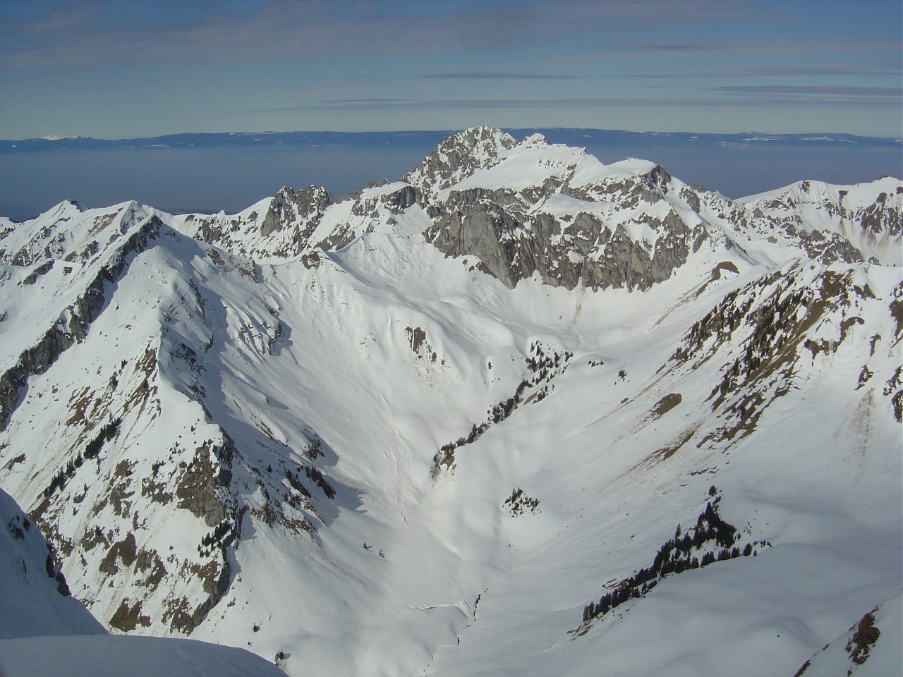 Bonjour à la Dent d'Oche et sa face S