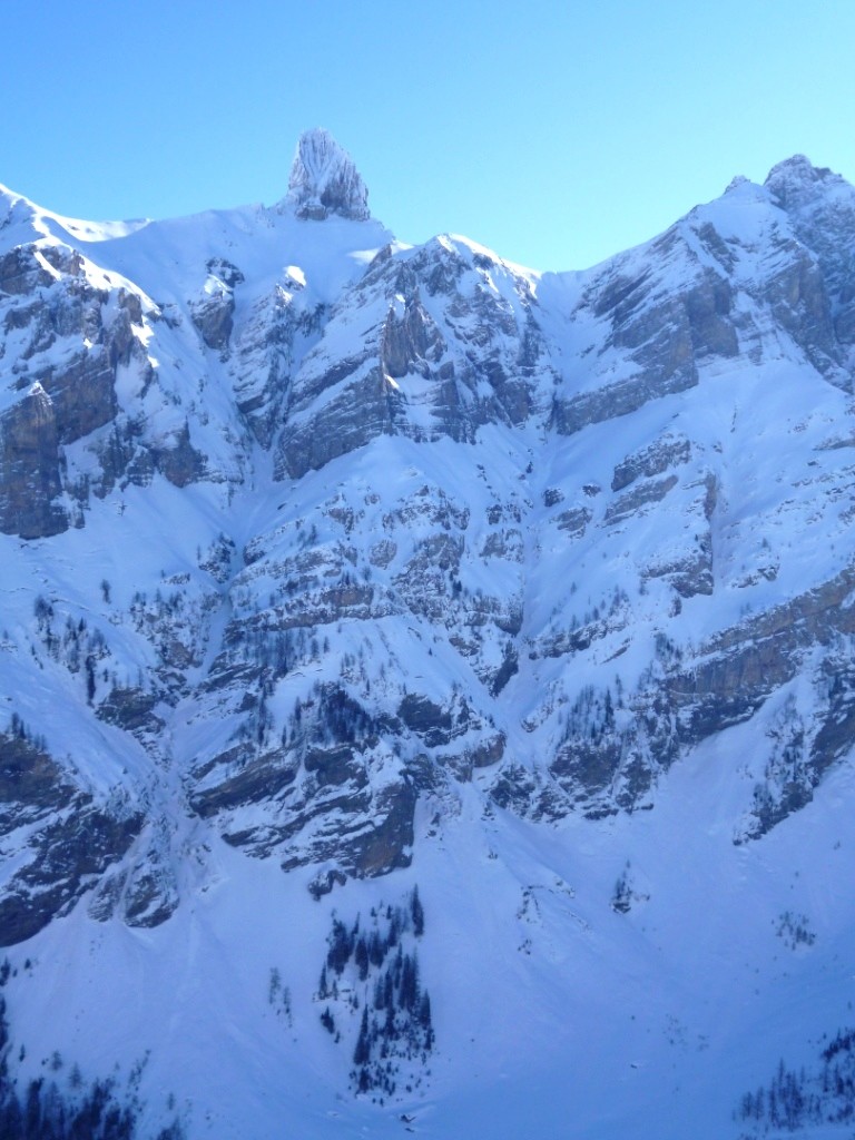 Le couloir du Nant d'Aufalle situé entre Petit Muveran et pointe d'Aufalle