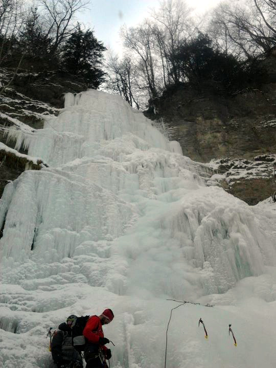 au pied de la cascade