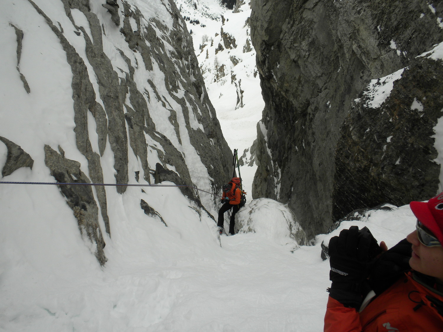 Rappel posé, Vince test son travail