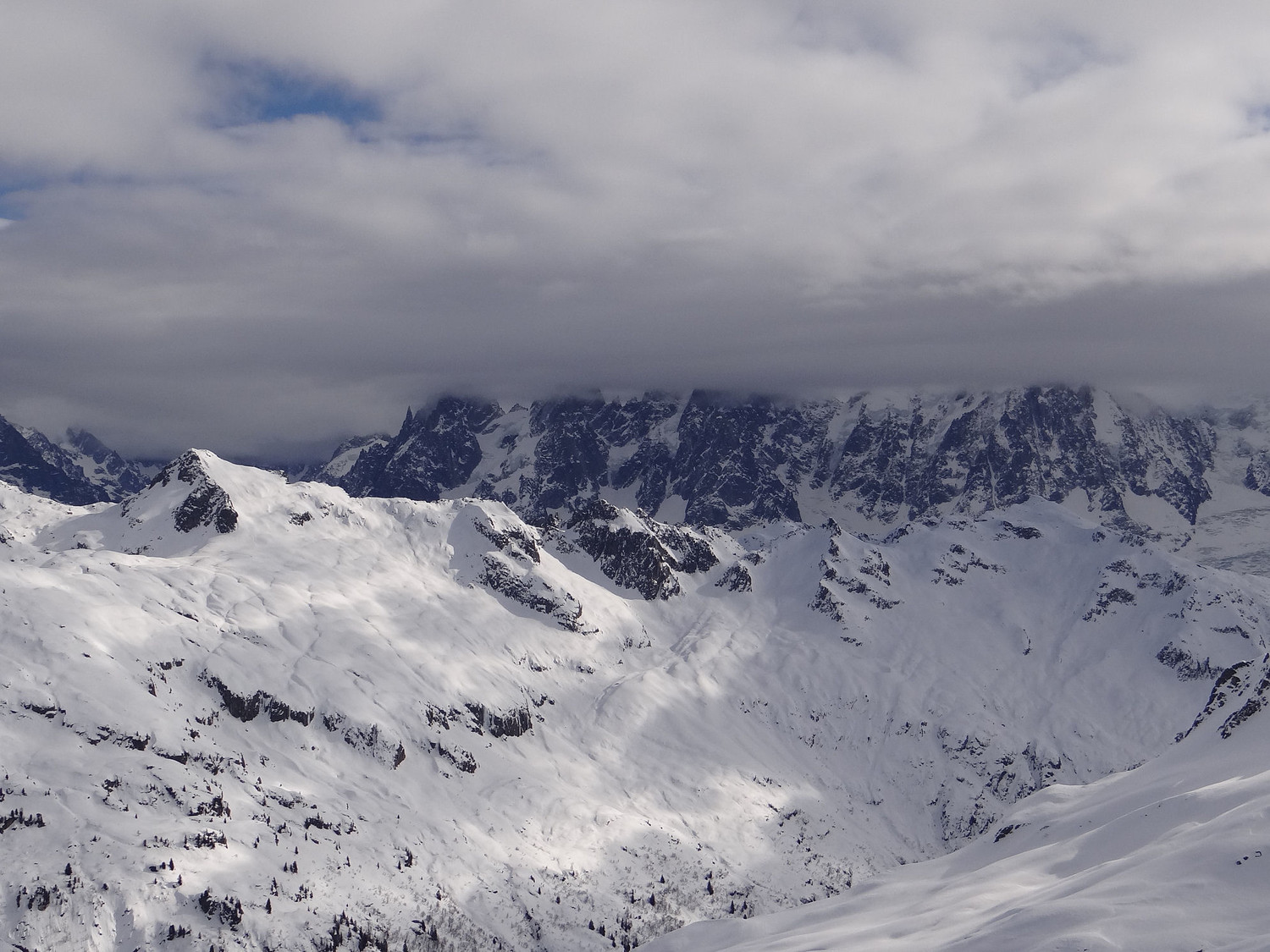 Les aiguilles de Chamonix se couvrent
