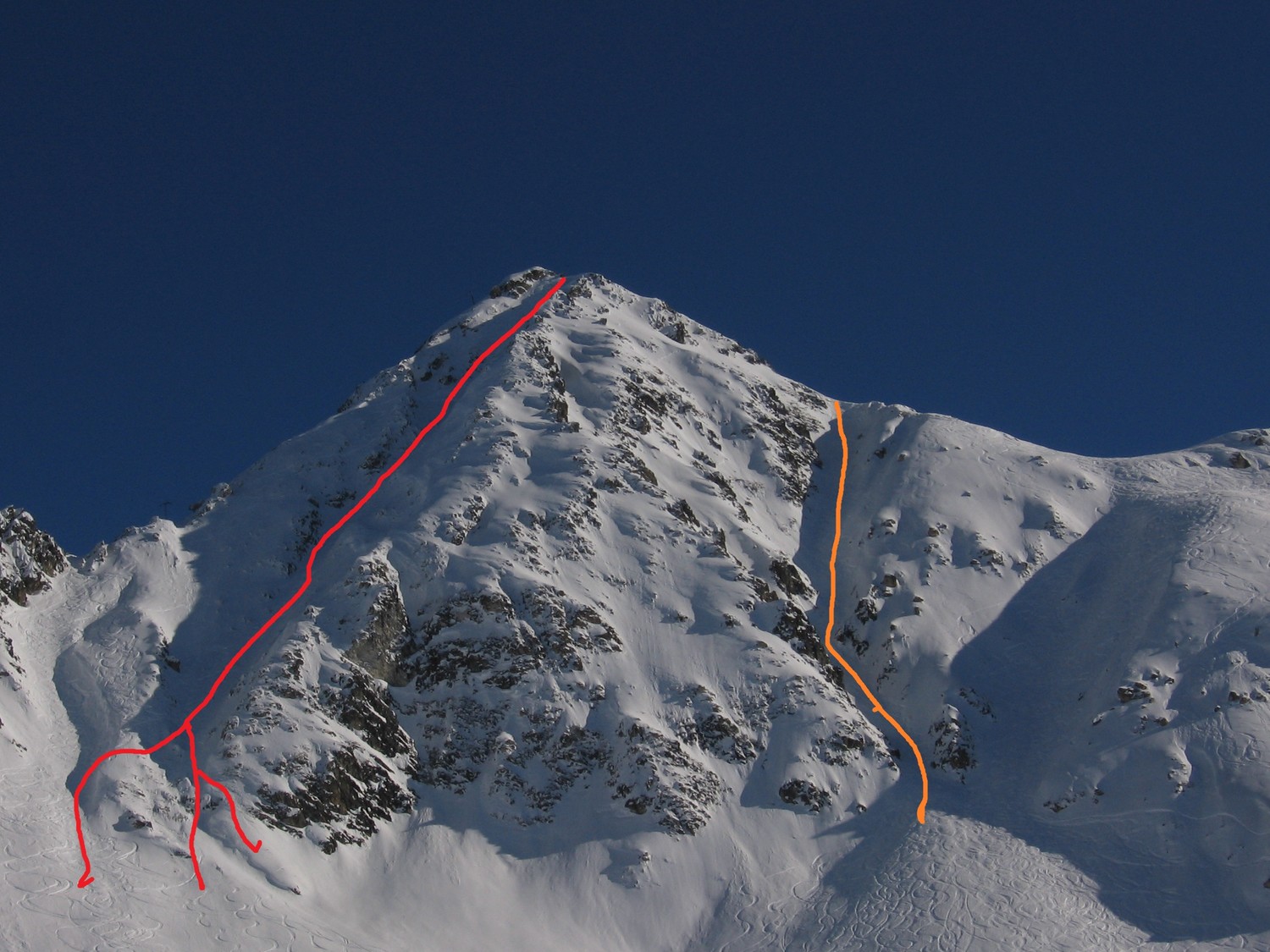 Couloir N (rouge) et couloir NW (orange)