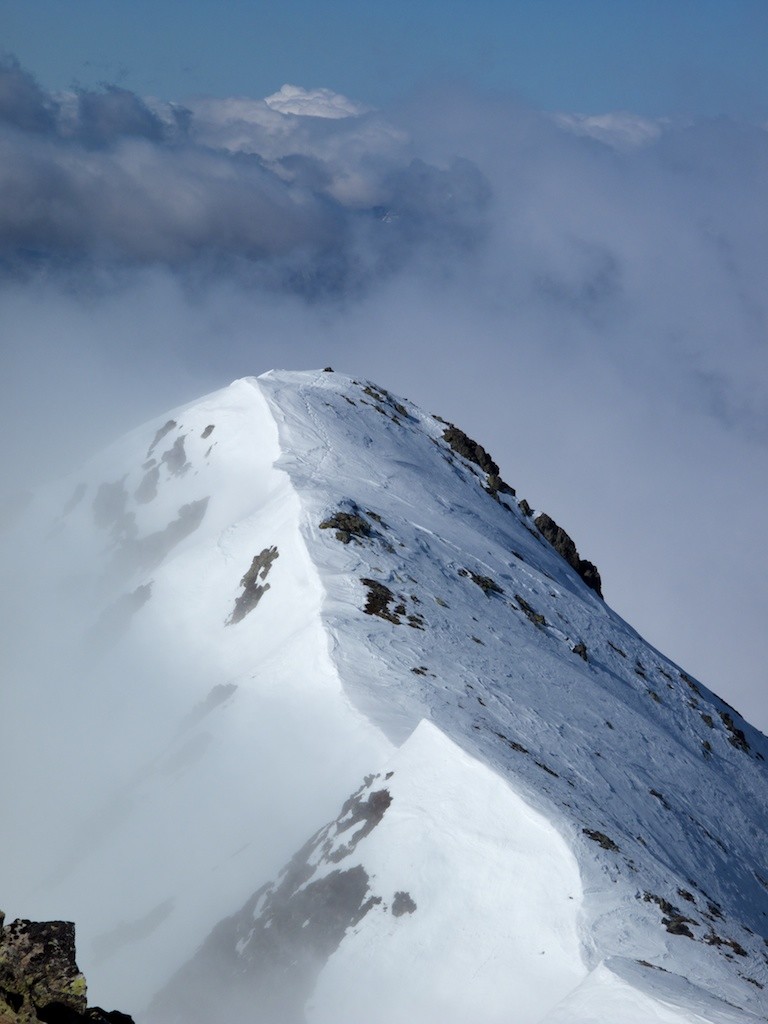 L'arête sous le col du loup
