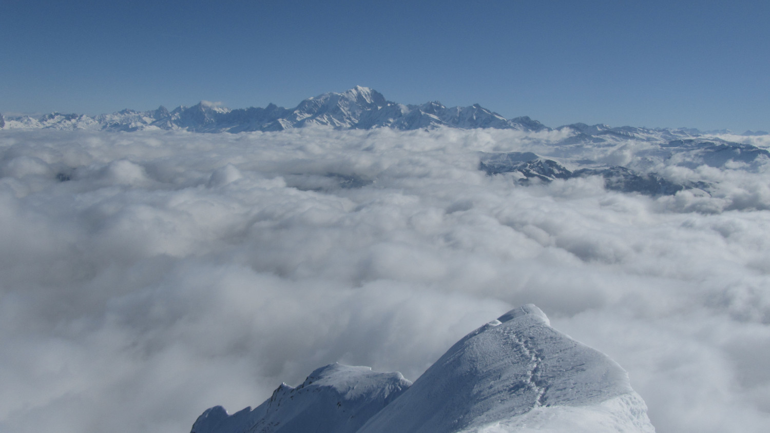 Vue sur le mont Blanc depuis le sommet