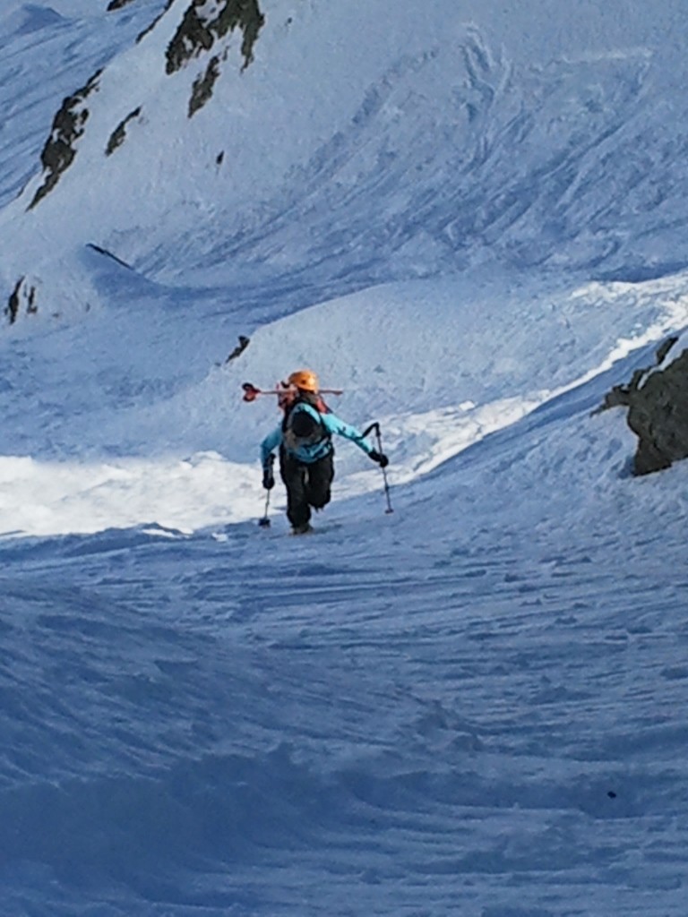 Mirka dans le couloir