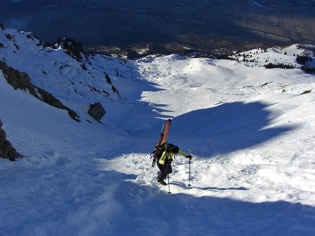 Aig. de Varan - Le goulet. Passe bien RD à la descente