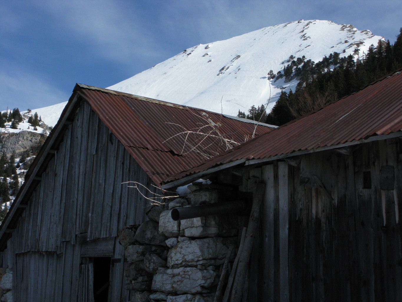 Chalet de la Bottière avec le Colombier derrière