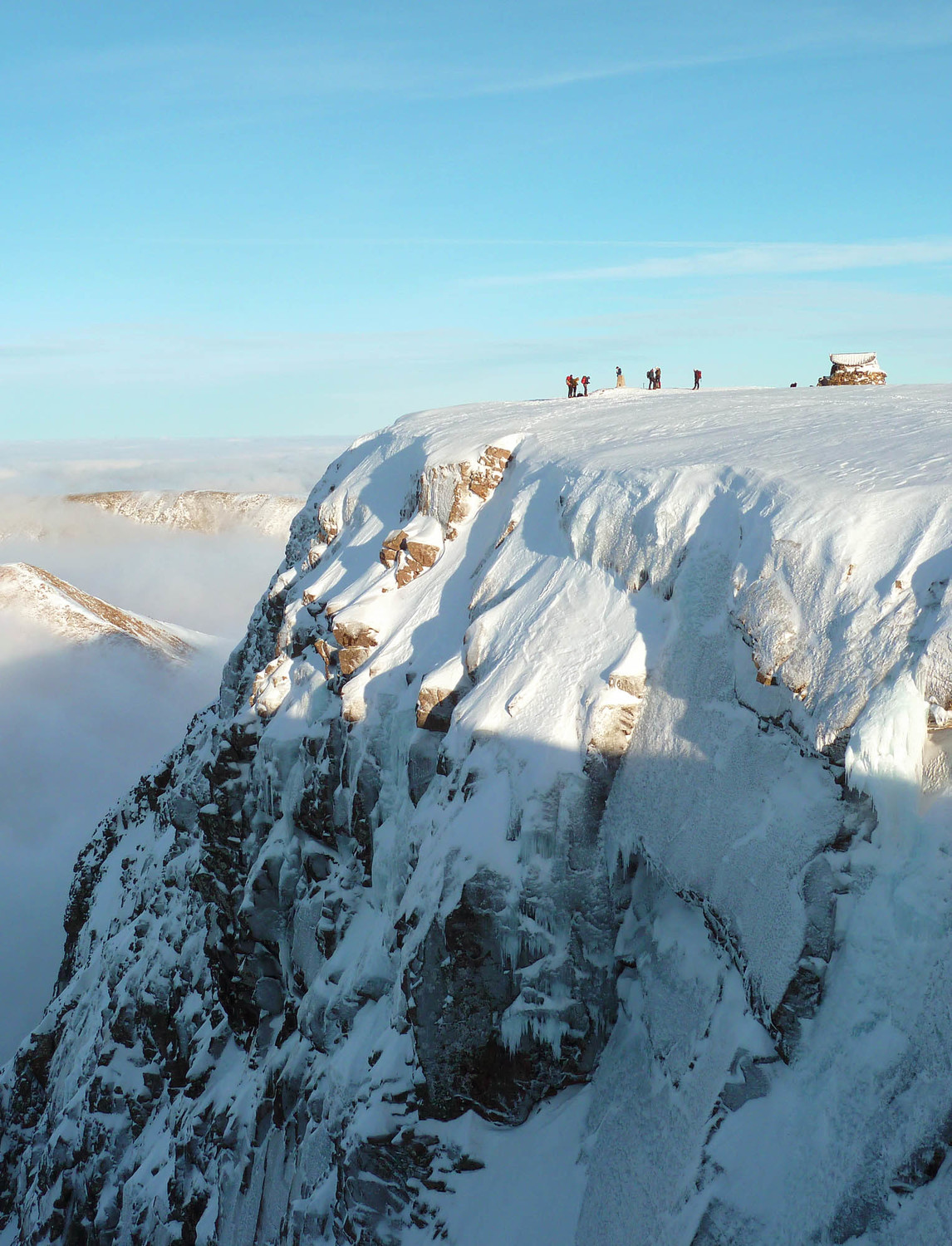Le sommet du Ben, son shelter et ... ses touristes !