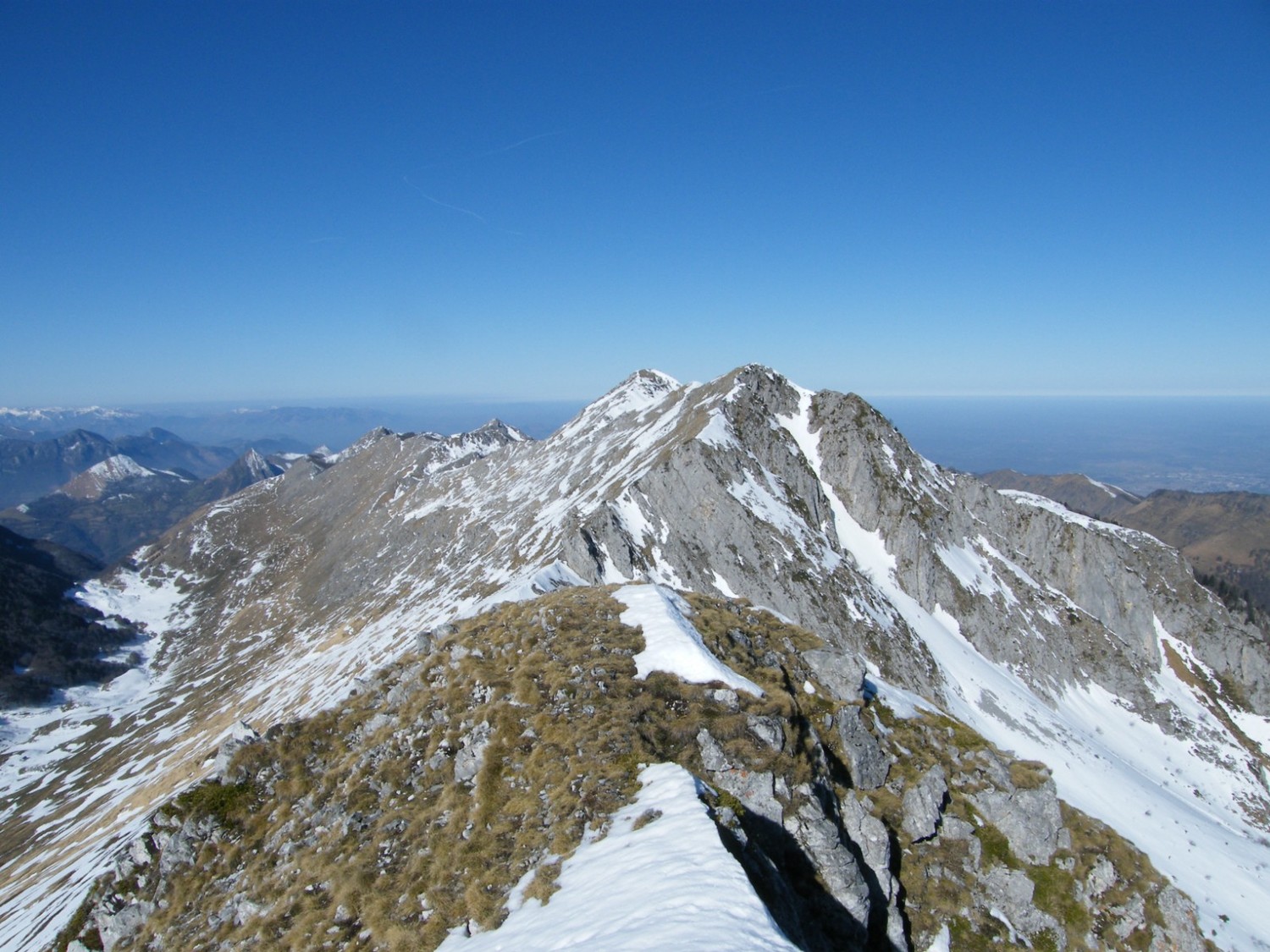 Au premier le Pic de l'Ourlenotte