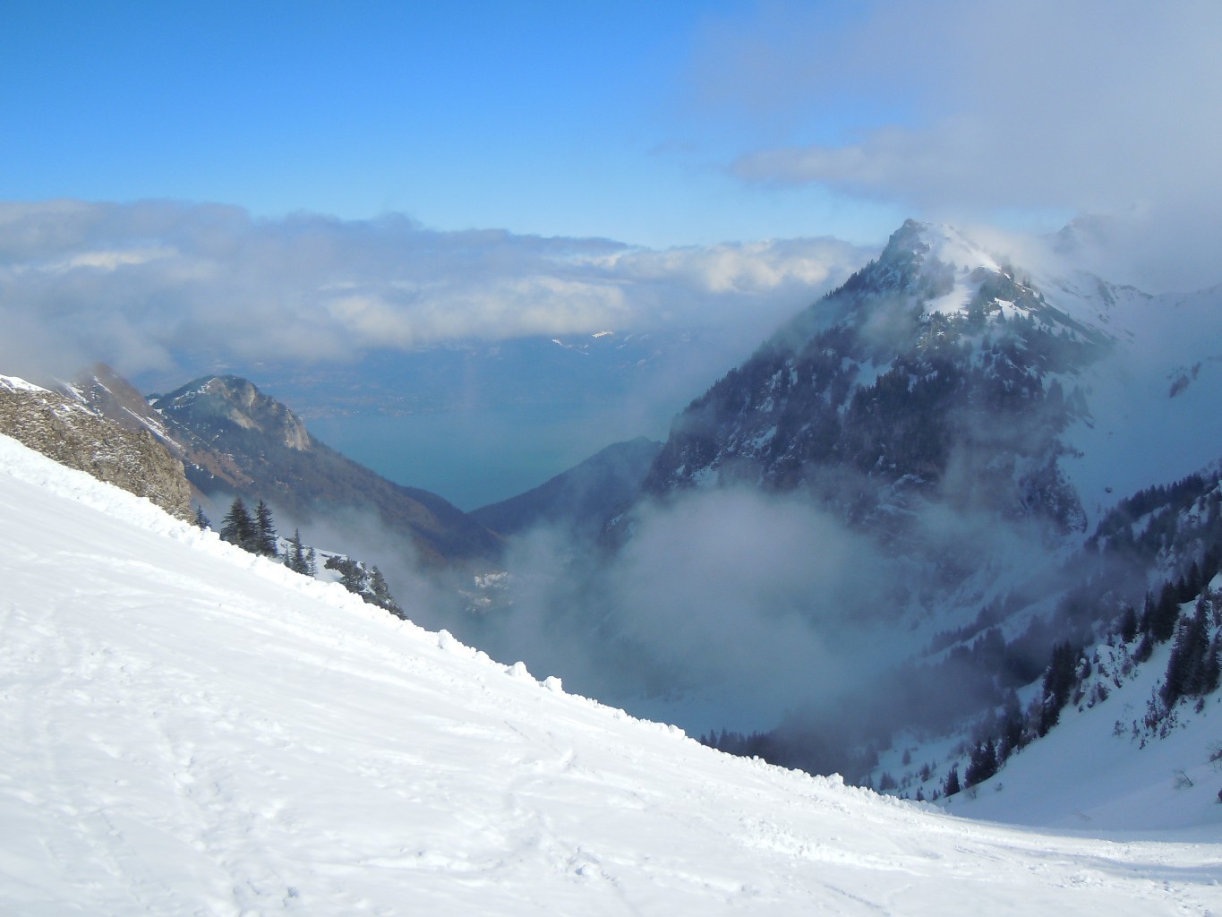 le lac montre le bout de son nez