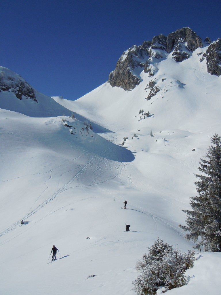 descente jusqu'au lac