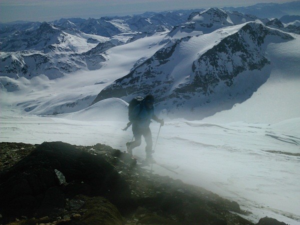 in prossimità della cima