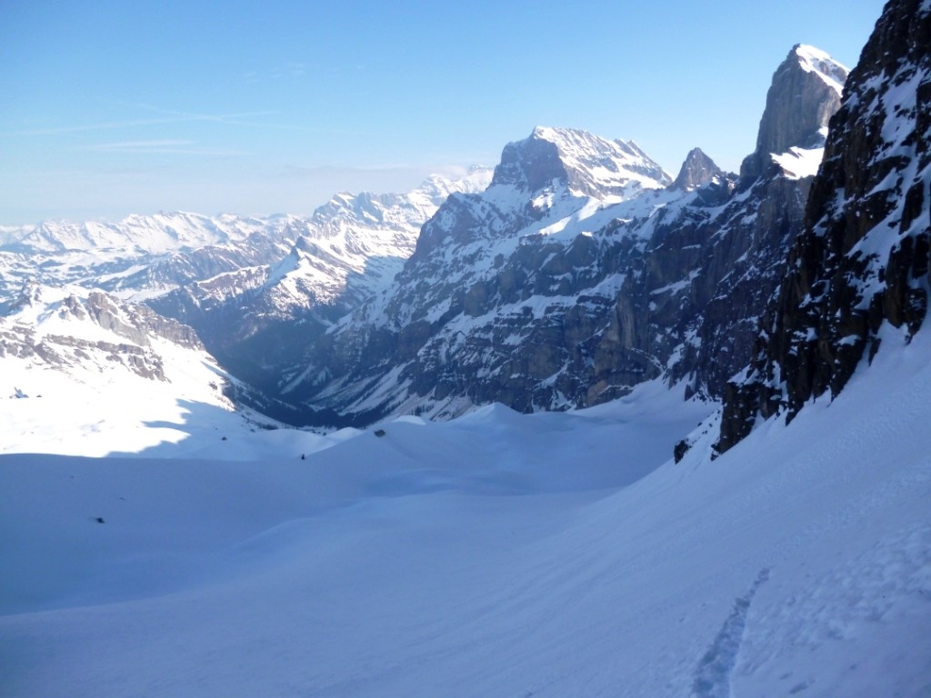 Aucune trace sur le glacier des Martinets malgré la proximité de l'itinéraire classique du col des Martinets
