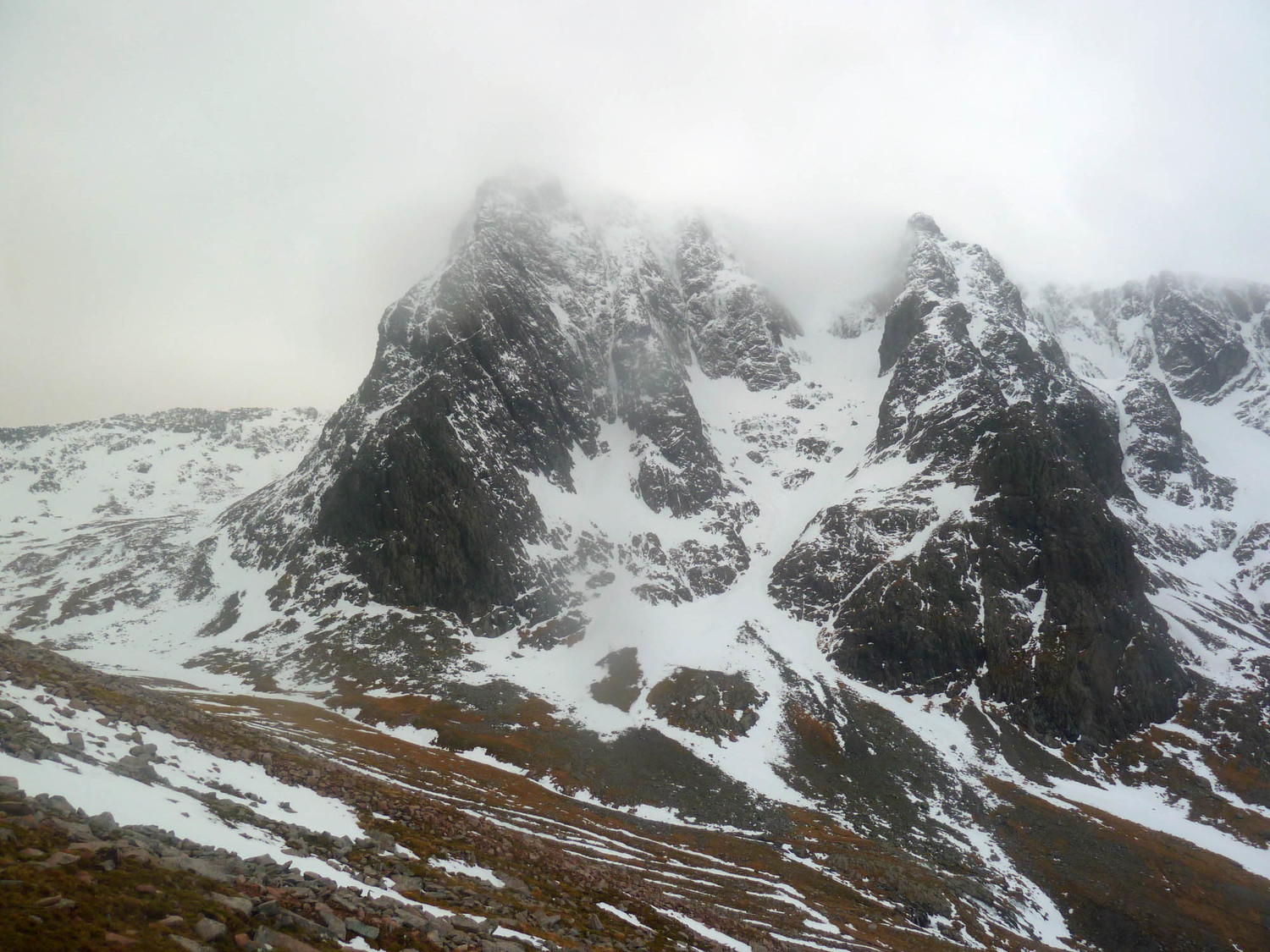 Le Ben Nevis et l'Observatory Comb, soit la moitié du massif. Si si, quand on veut dit que c'est pas l'Himalaya !