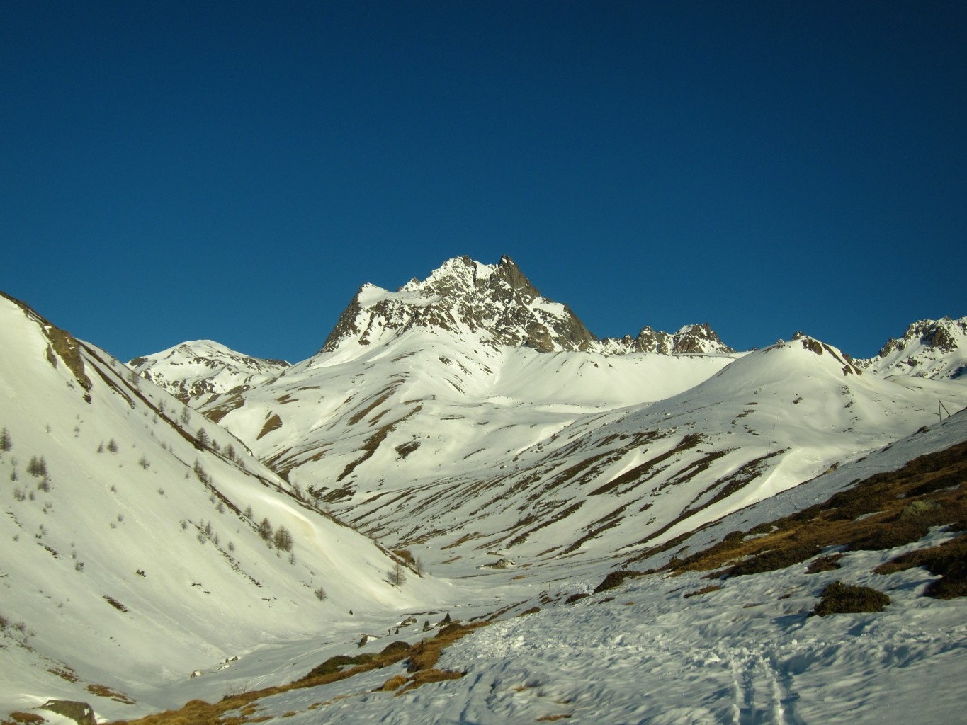 il Piz Kesch entrando nella Val d'es-Cha