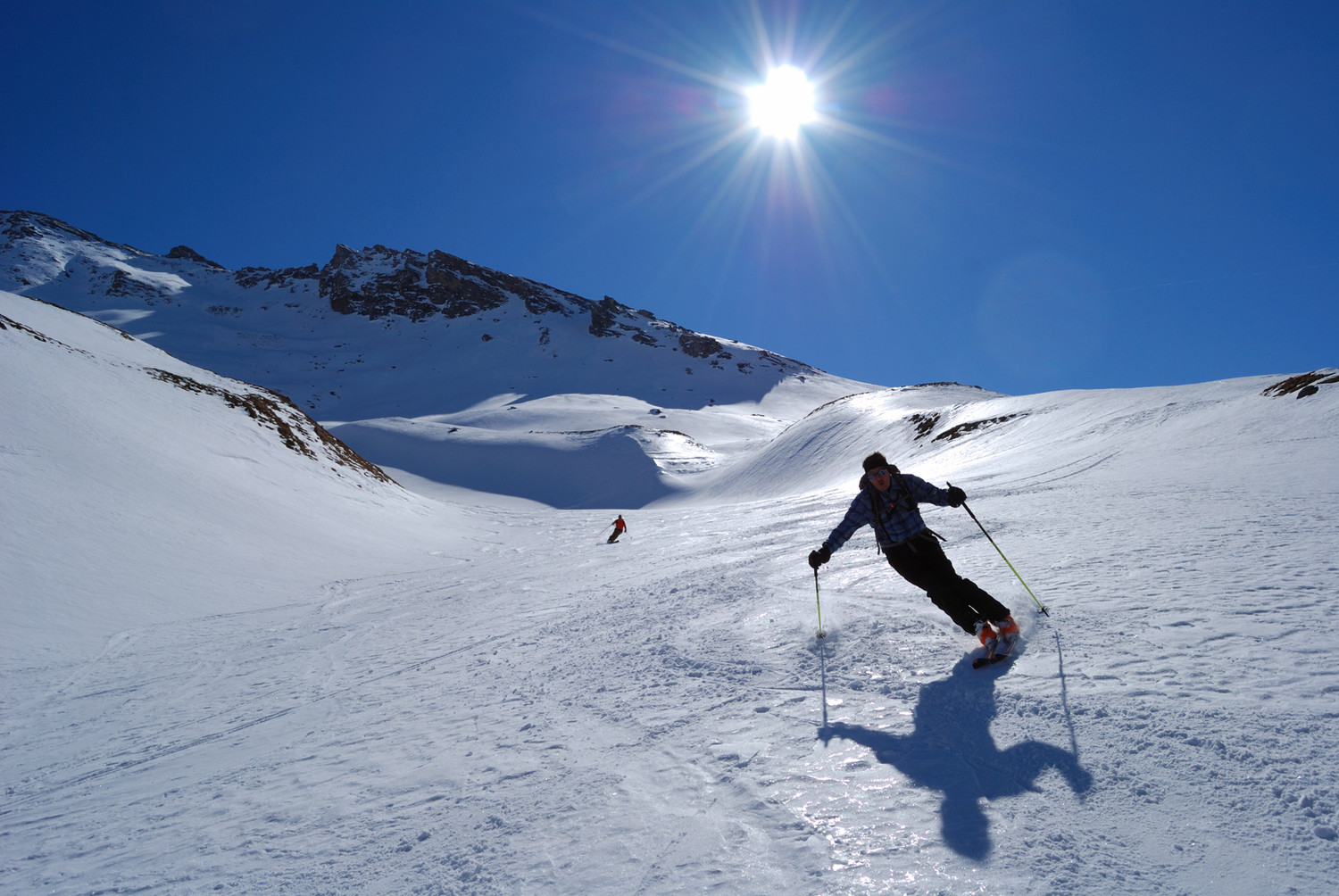 Gianluca e Angelo durante la discesa dal Piz Tasna su neve superlativa