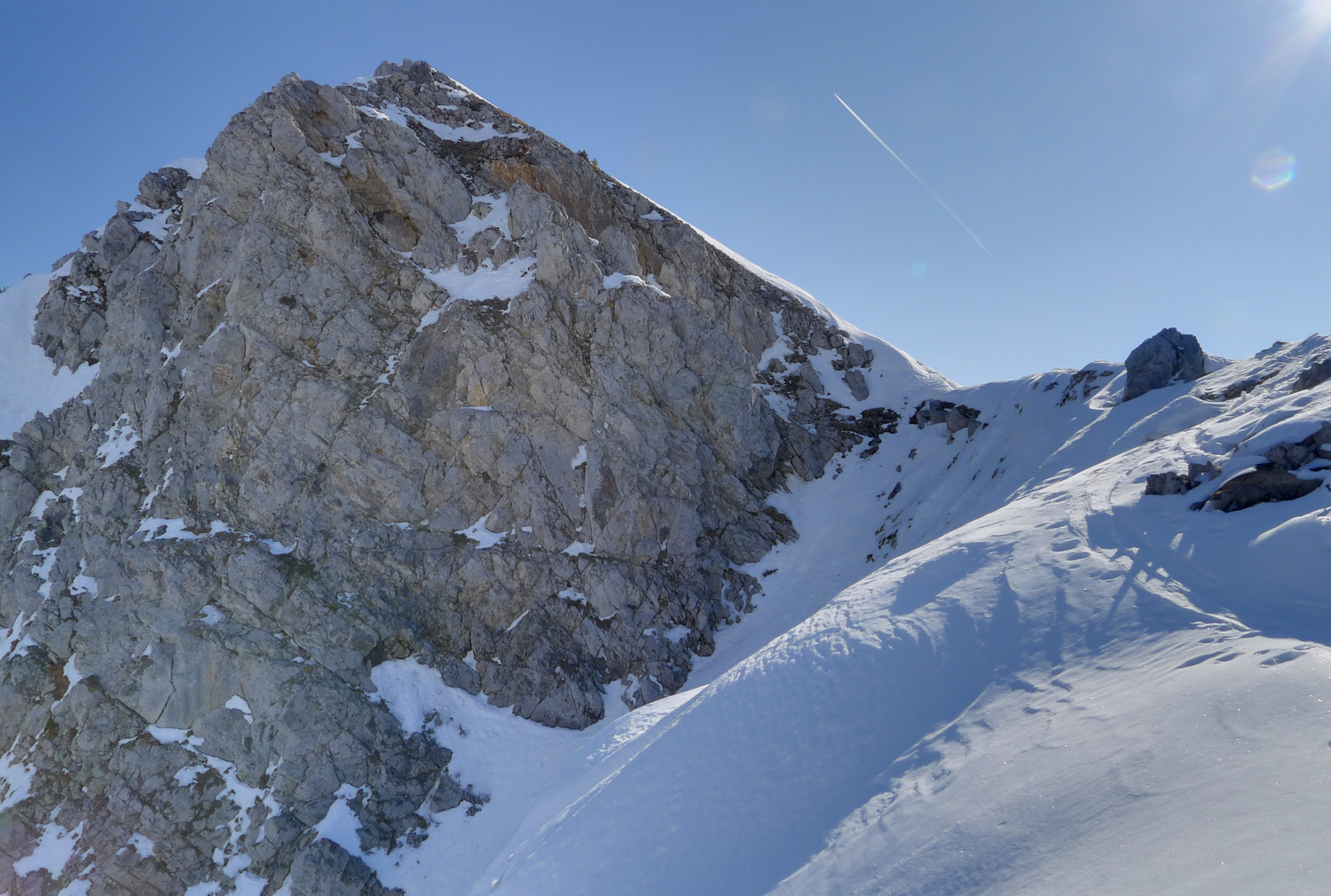 On contourne l'entrée du couloir NW pour rejoindre le sommet du Mont d'Or
