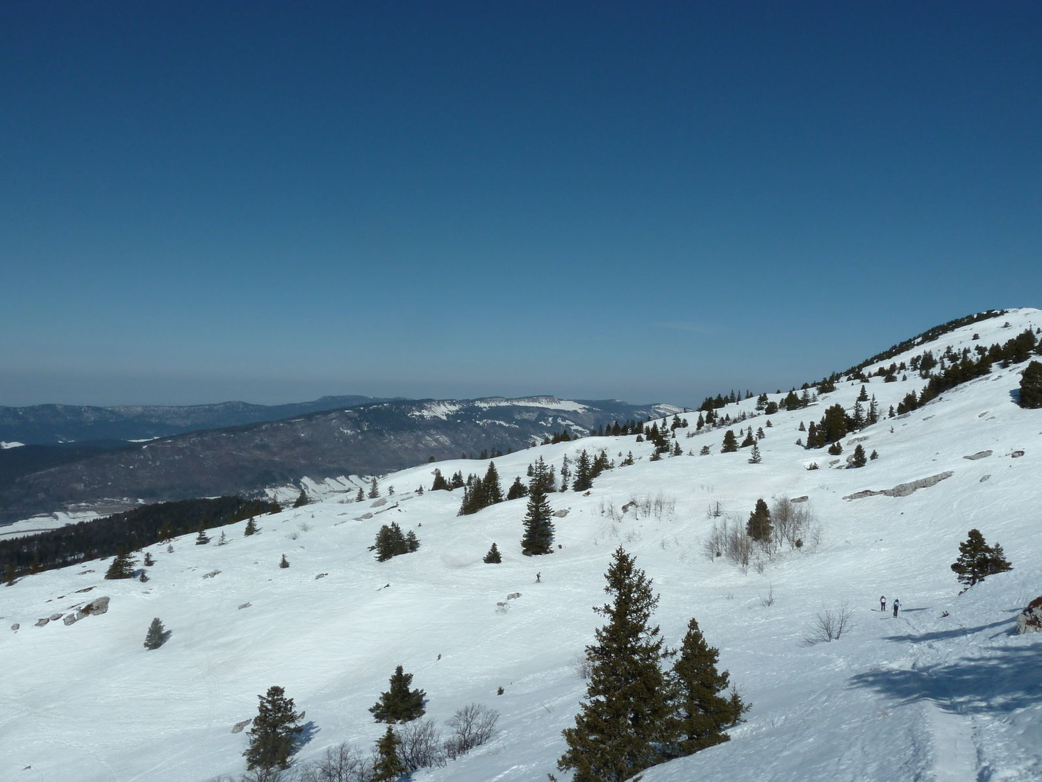 En montant