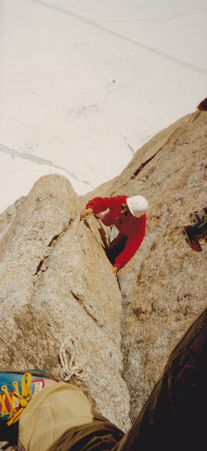 Aiguille du Midi - voie Kohlmann : dans le dièdre facile des premières longueurs