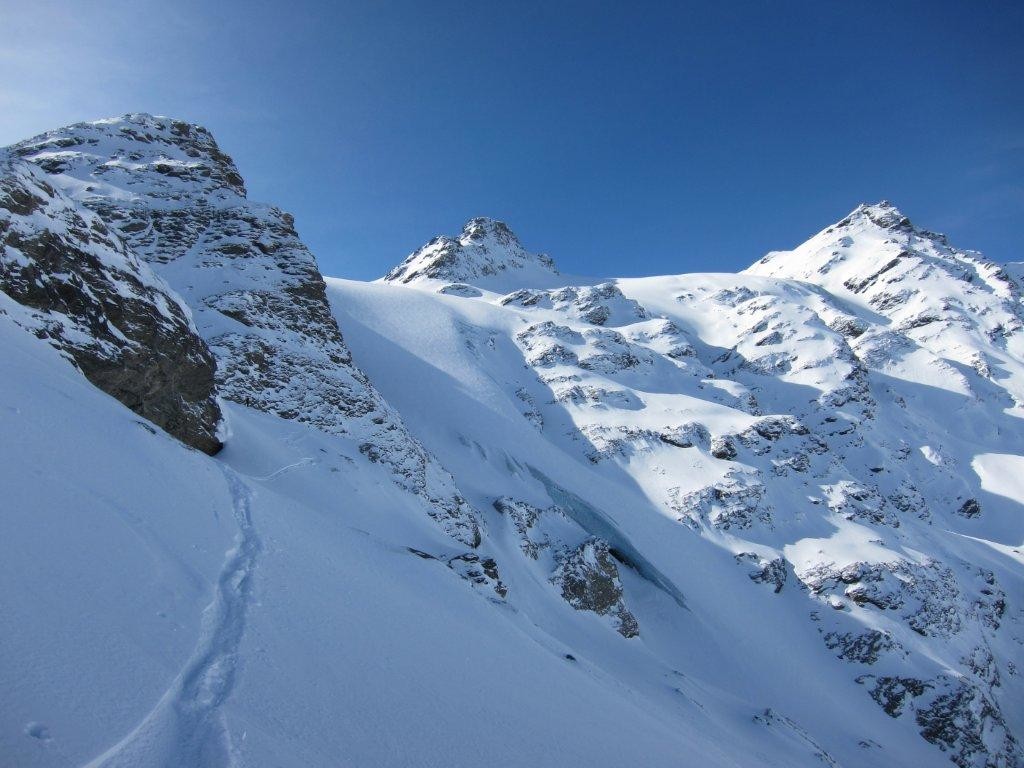 passage entre rochers vers 2740m