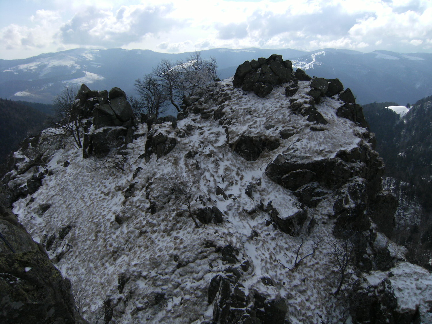 il reste un peu de neige sur l'arête