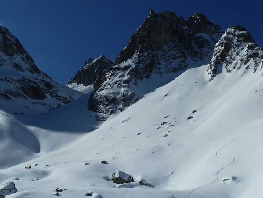 Bonne neige au-dessus du lac