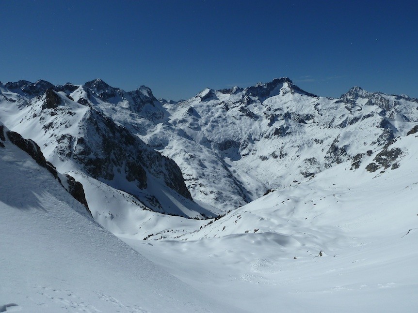 Vue de la brèche vers l'W : le Balaïtous