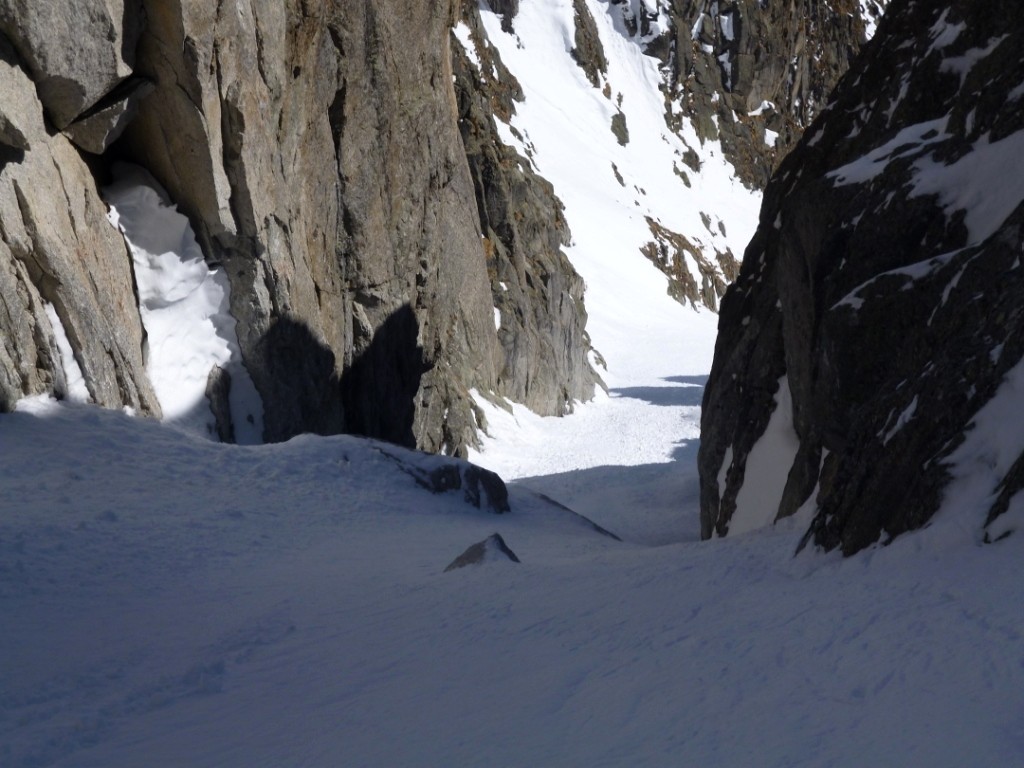 Le goulet bien chargé de neige