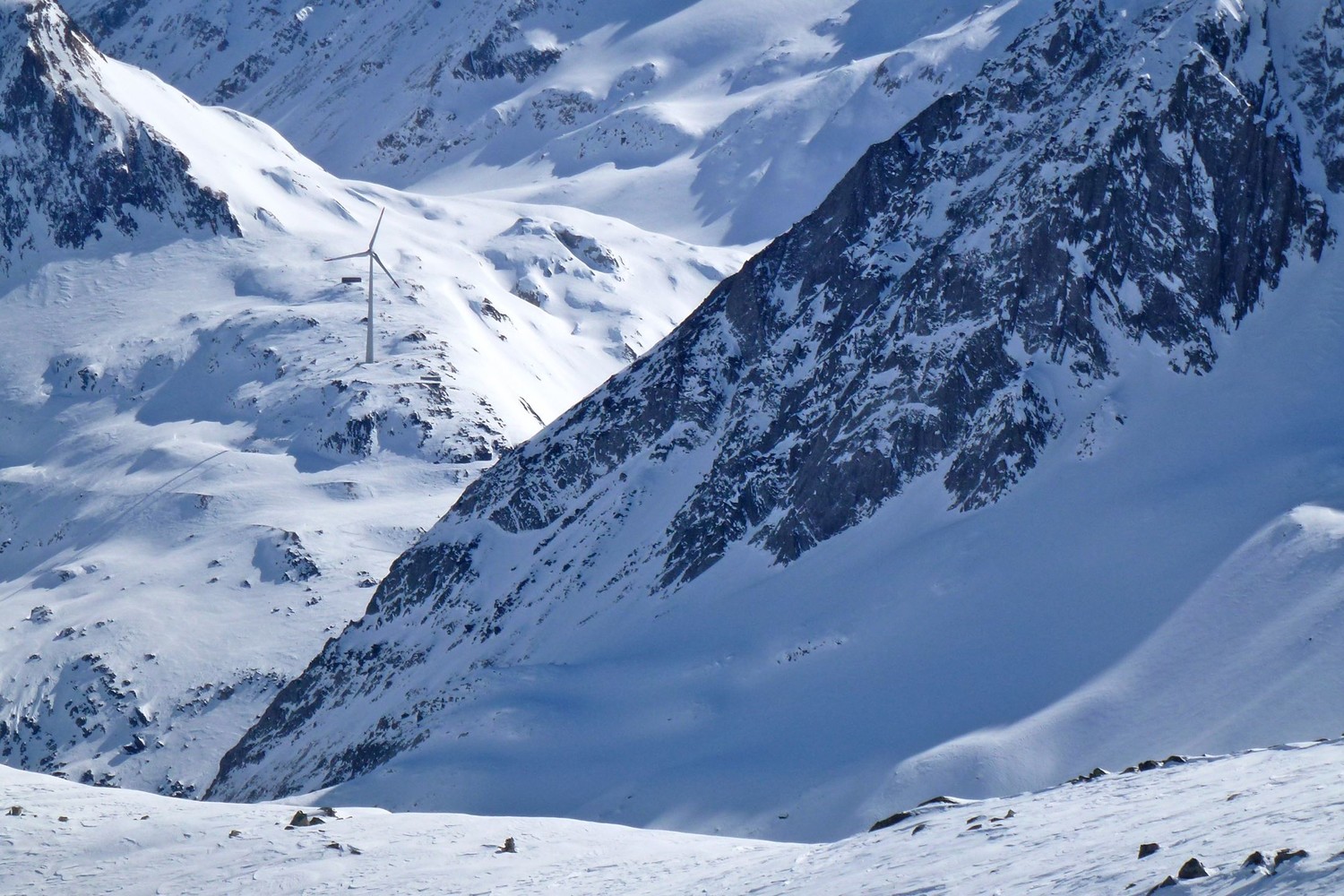 Teltschehorn: en boucle par Chietal. Eoliène sur le Nufenen.