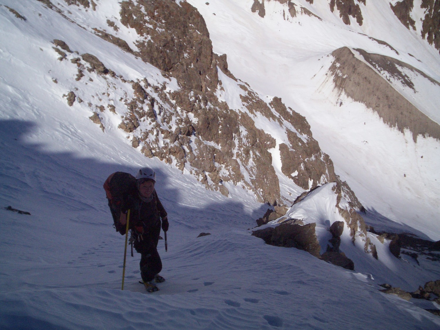 Sortie du couloir à gauche sous le sommet.