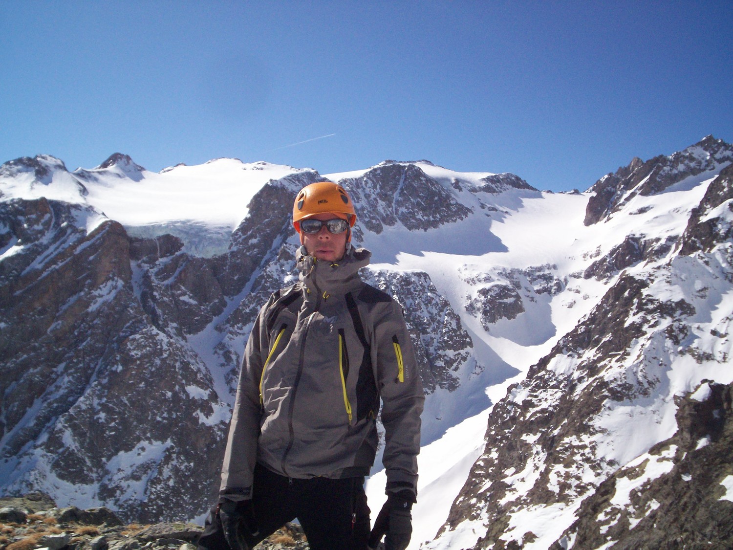 Au sommet avec vue sur la traversée des dômes du Monétier.
