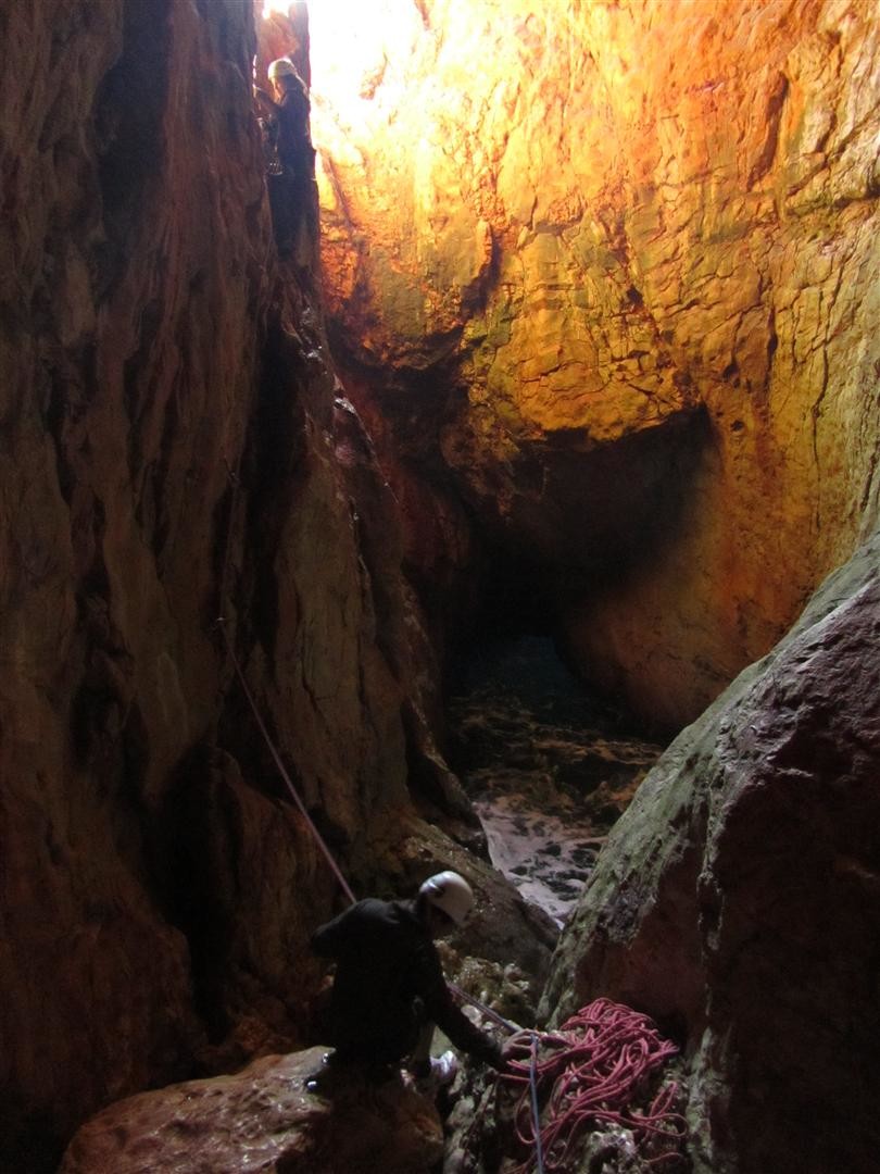 approche par la grotte du Capelan
