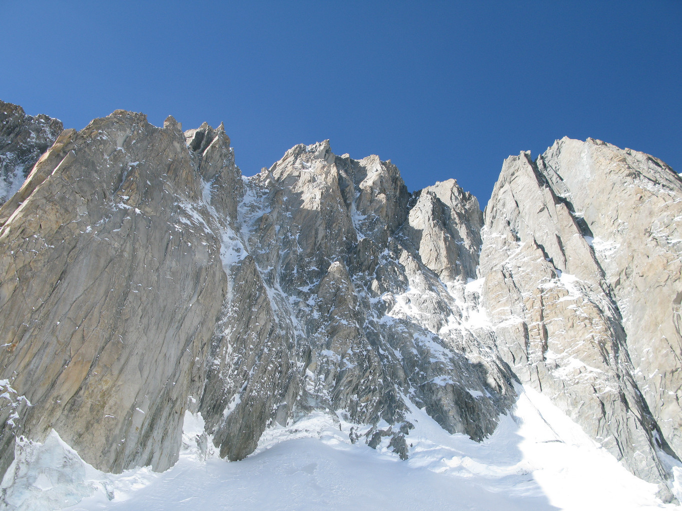 Goulottes face NE du Mt Maudit