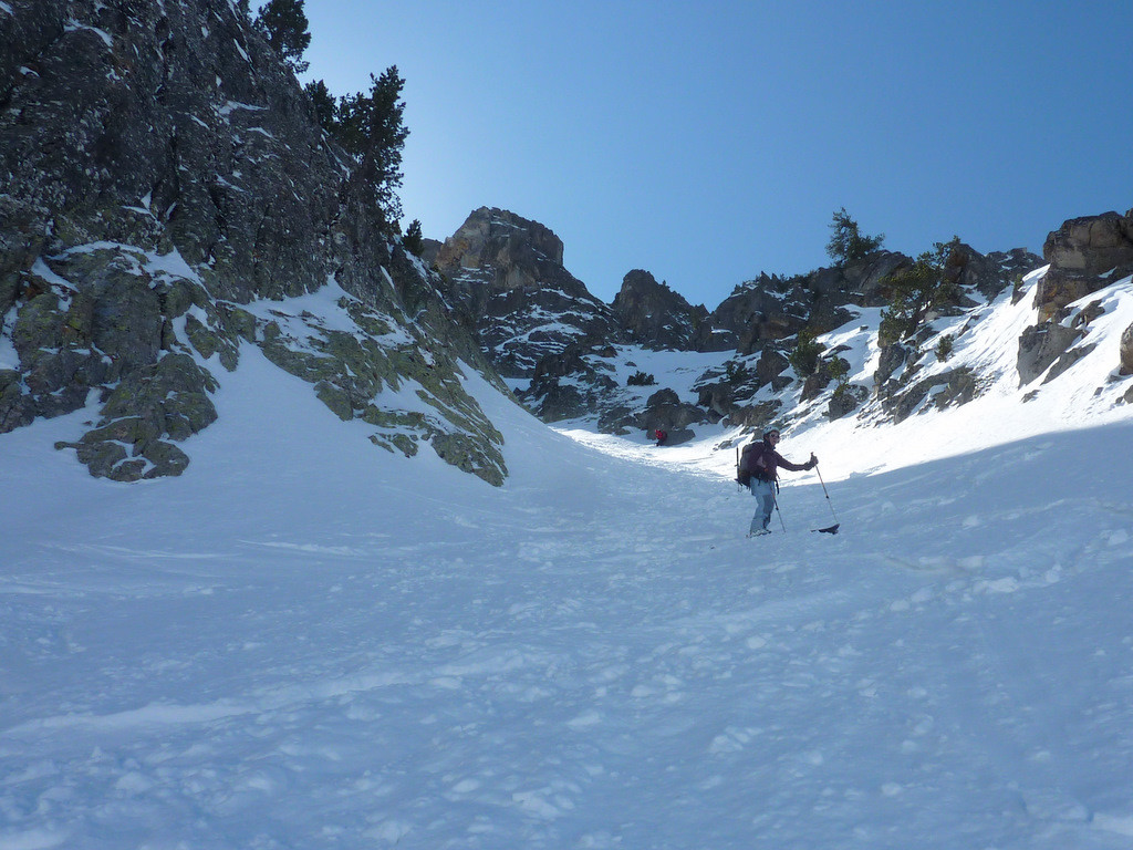 Dans le bas du couloir du lendemain.