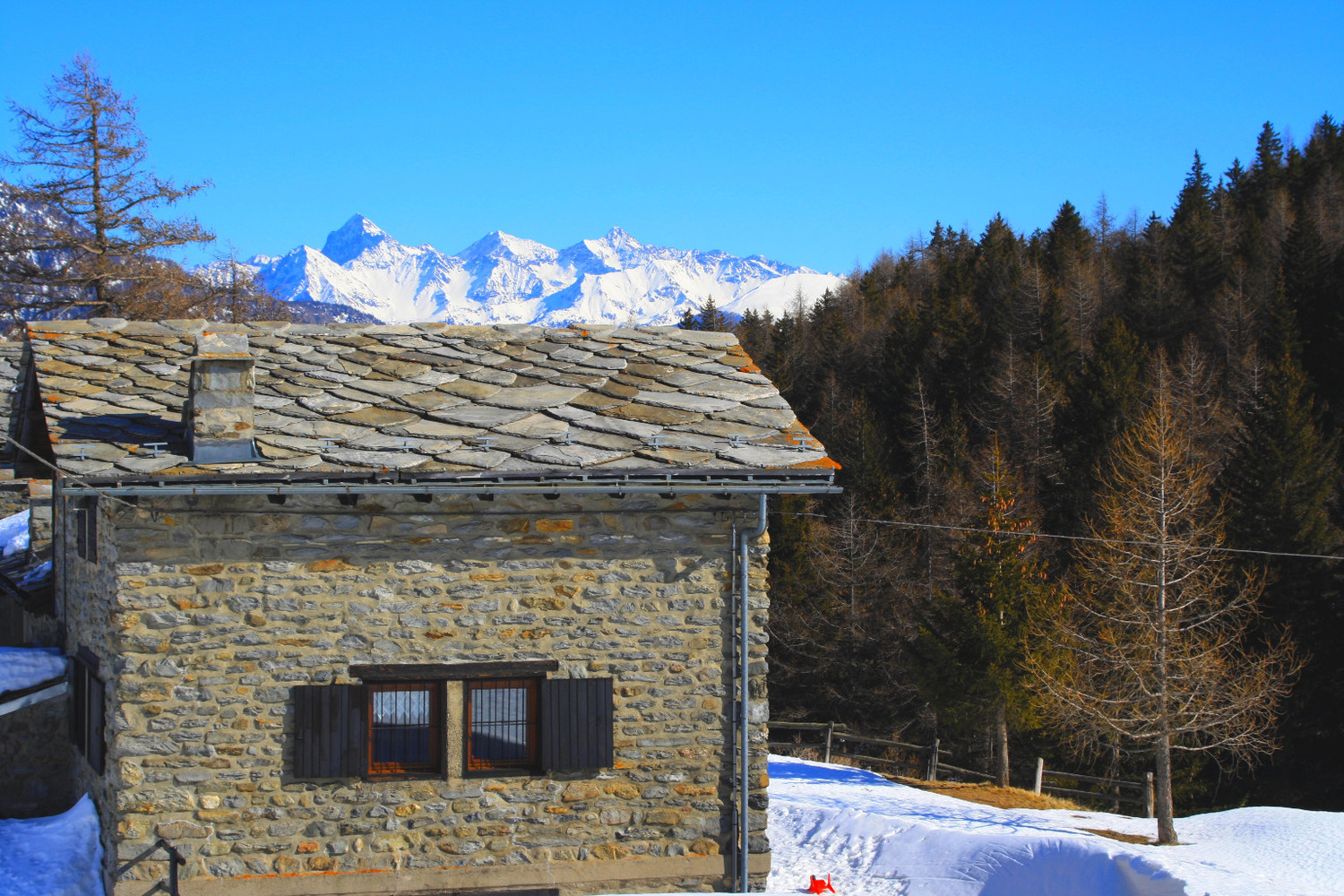Toit en lauze, pas de doute c'est le Val d'Aoste