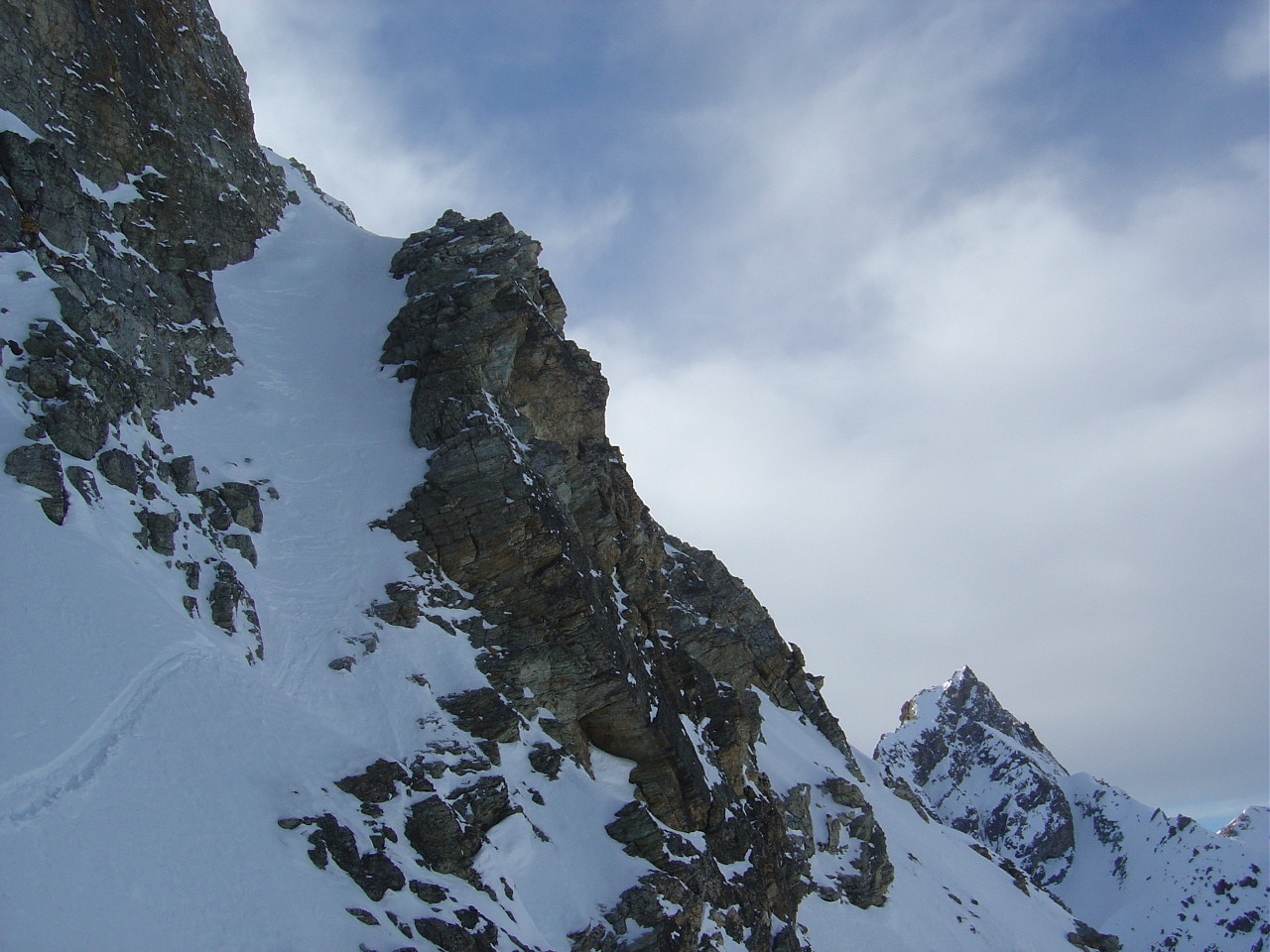 le toboggan vu du haut de la pente menant au bas de la face