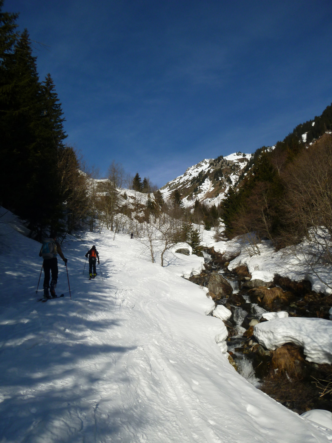 Montée dans le vallon du Merlet