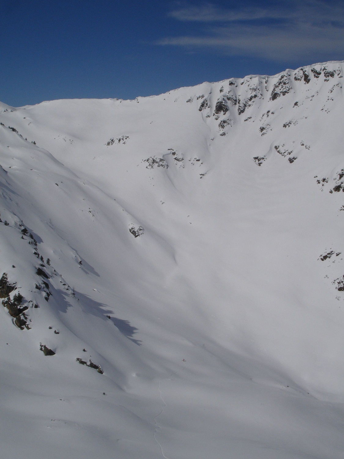 Cherchez le rideur la bas en bas ! sous le col de Belh