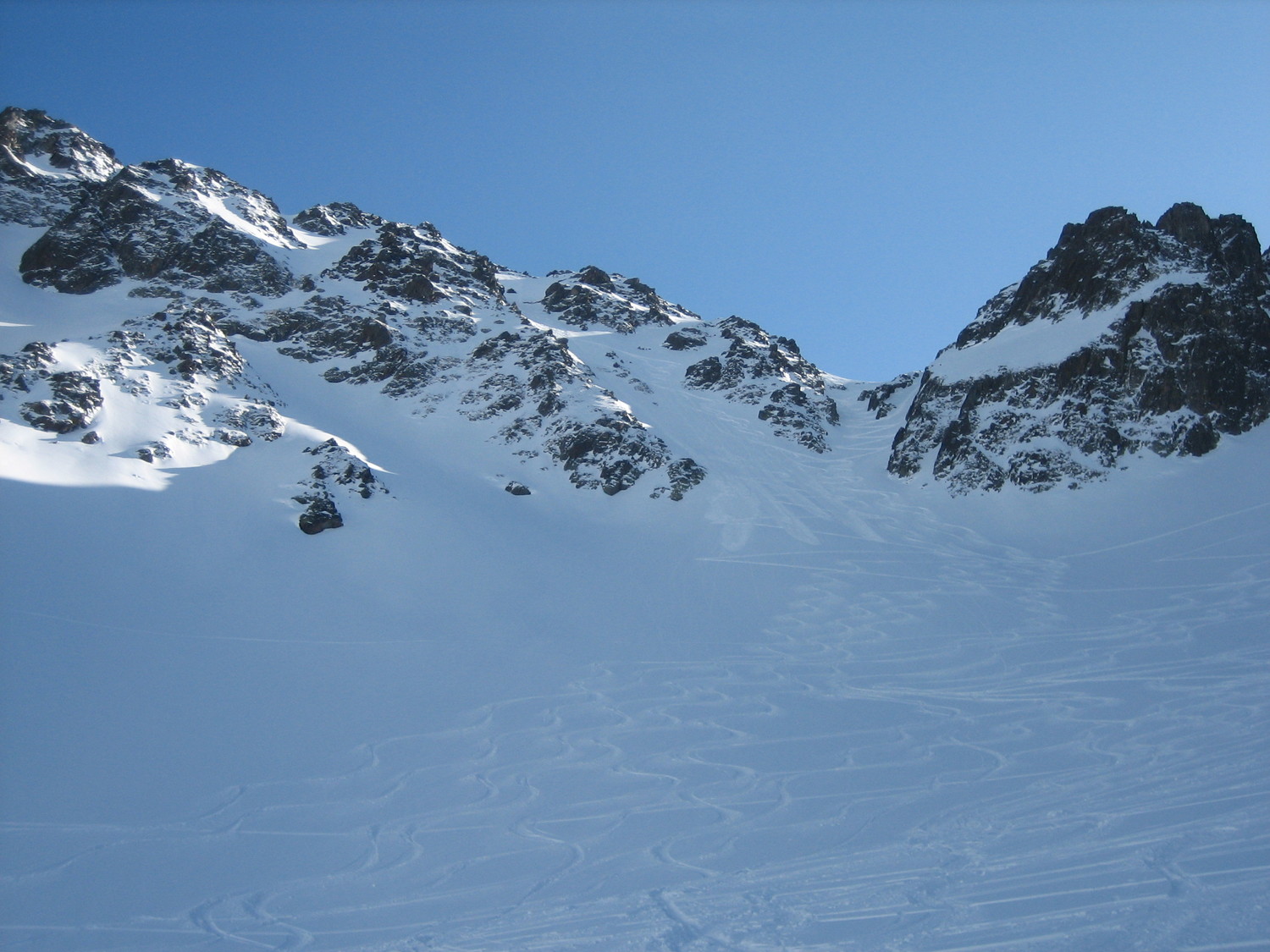 Accès au col 2470m et couloir N du Roc de Montet