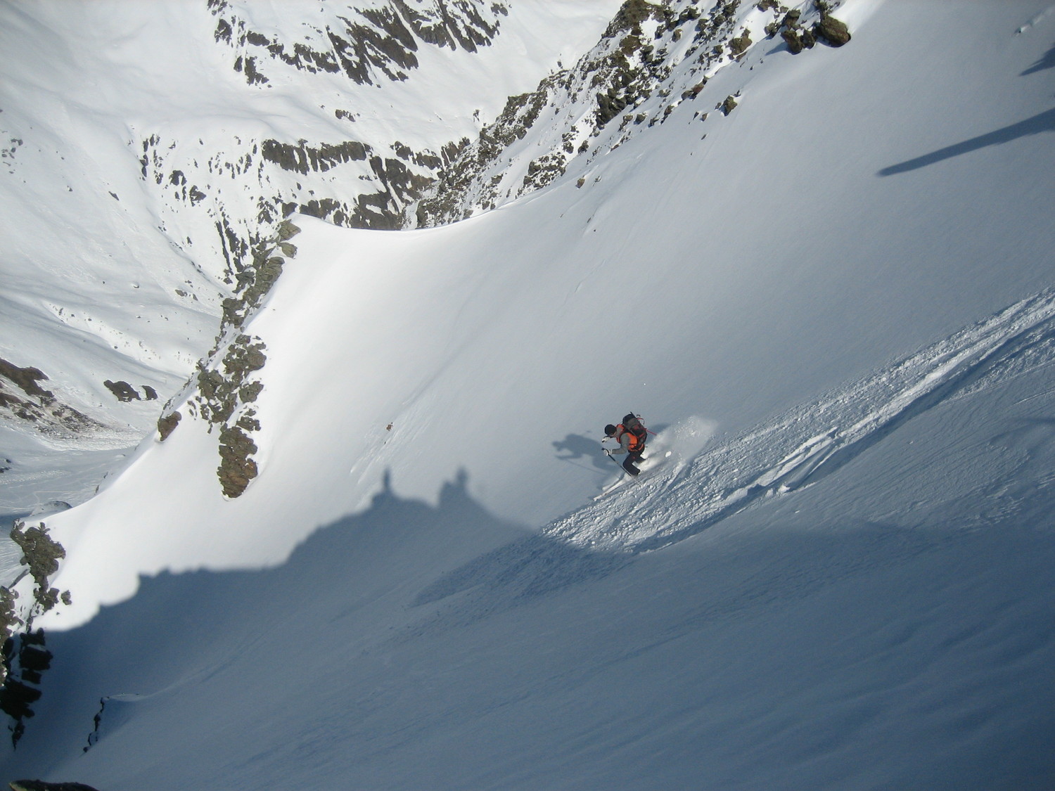 Lionel dans la descente du couloir N du Roc de Montet