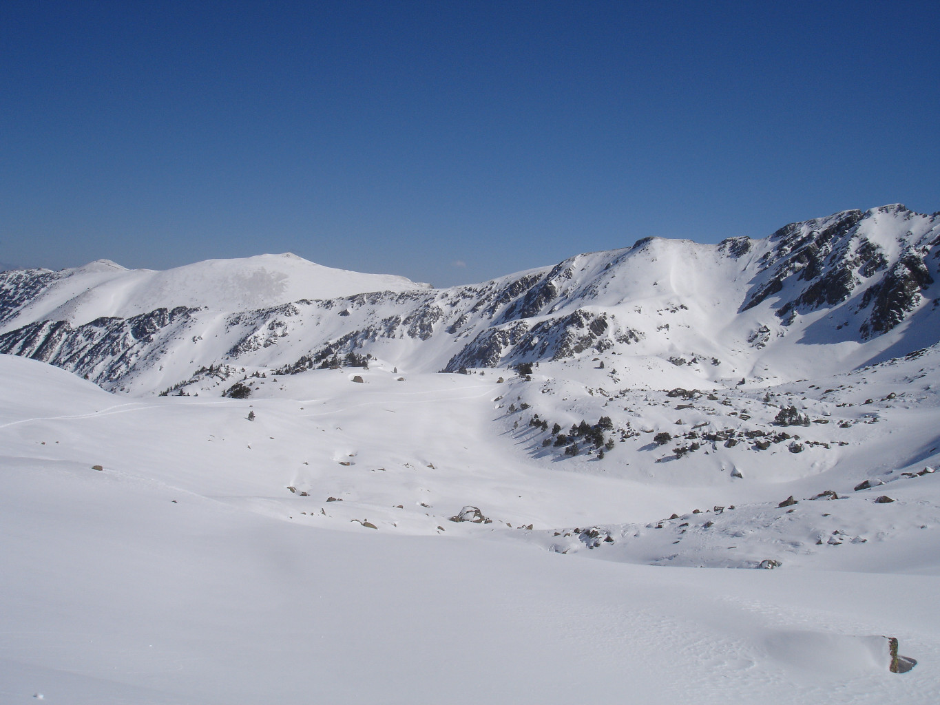 Ax 3 domaines Pyramide de Llerbés et Pic de la Virade, une approche bien jolie de ce refuge du Rulhe