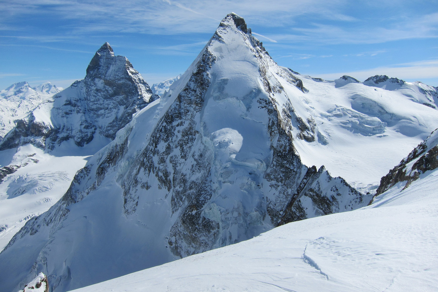 Vue sur la Dent d'Hérens et le Cervin depuis la Tête de Valpelline