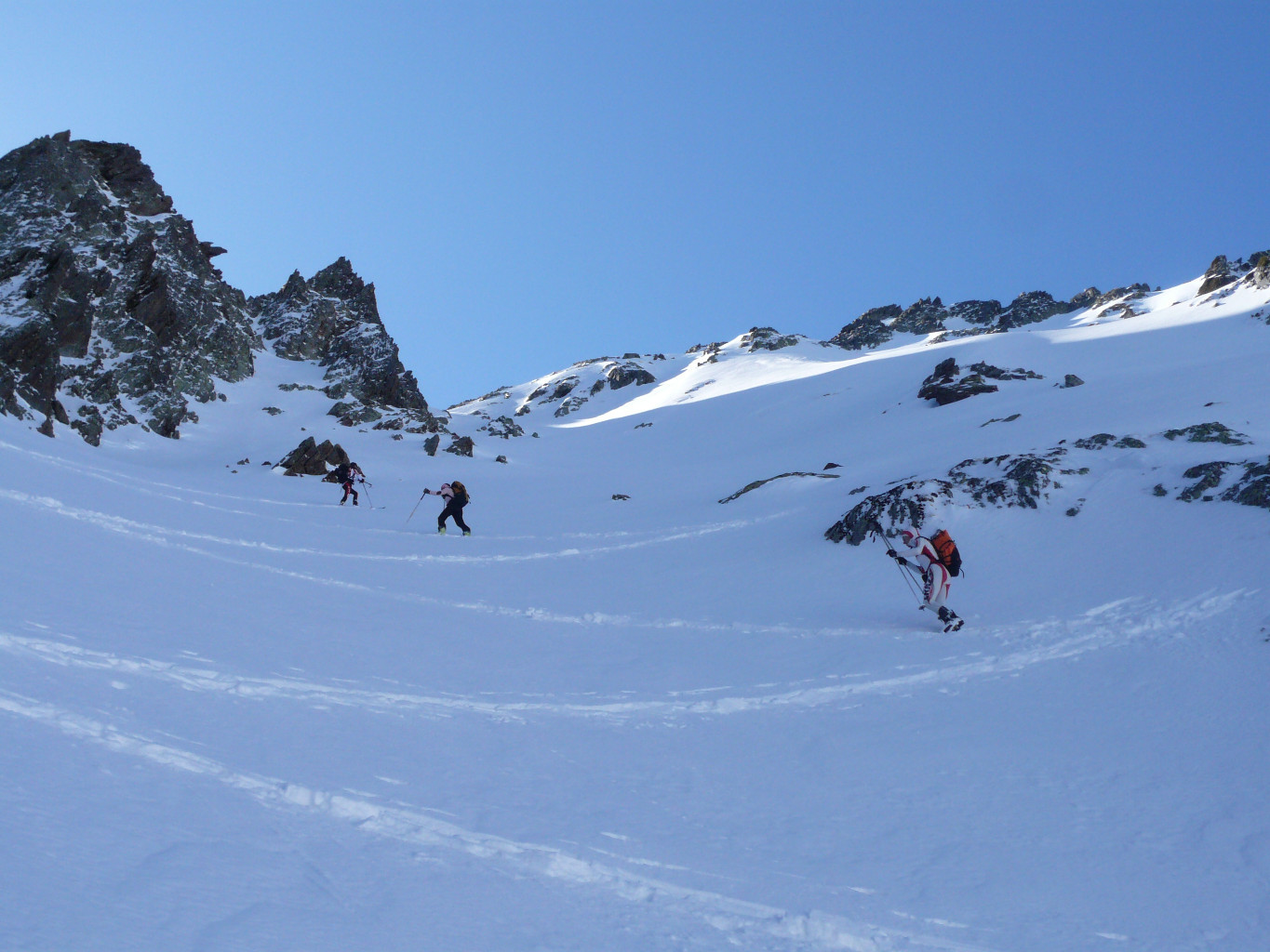 Montée dans le couloir N de la brêche de Vallorin.
