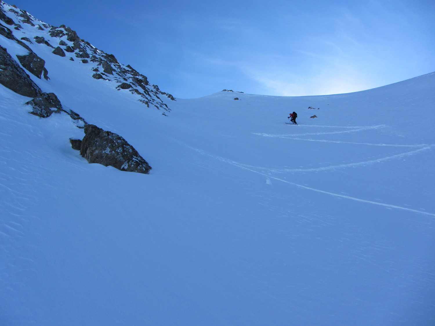 La prima traccia nel ripido canalone N del Faulhorn