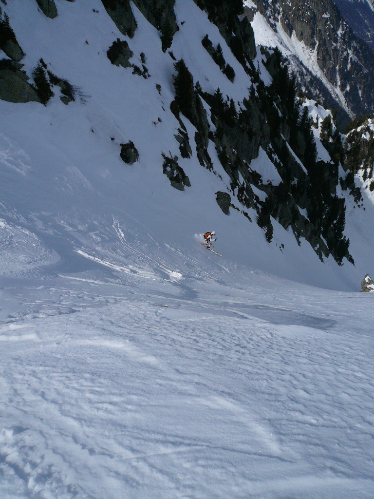 Couloir sauvage et large.