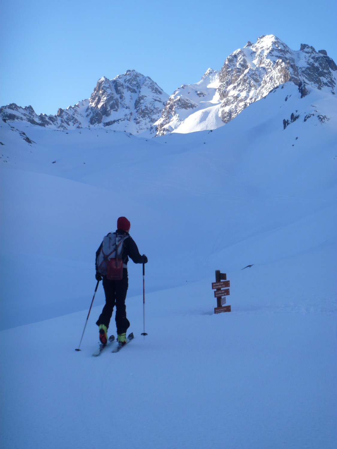 14/03/2012 Roche Nue : Aiguille du Rateau au soleil et Roche Nue aufond