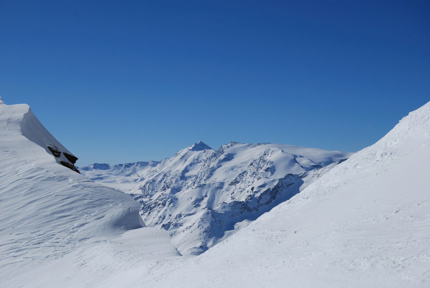 La Plattes des Chamois 3610m e Grande Sassiere 3747m dal ghiacciaio del Morion