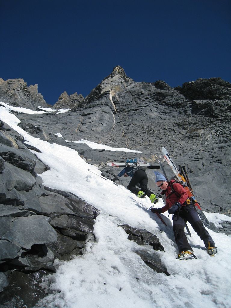 Dans le couloir rive gauche de la face SE