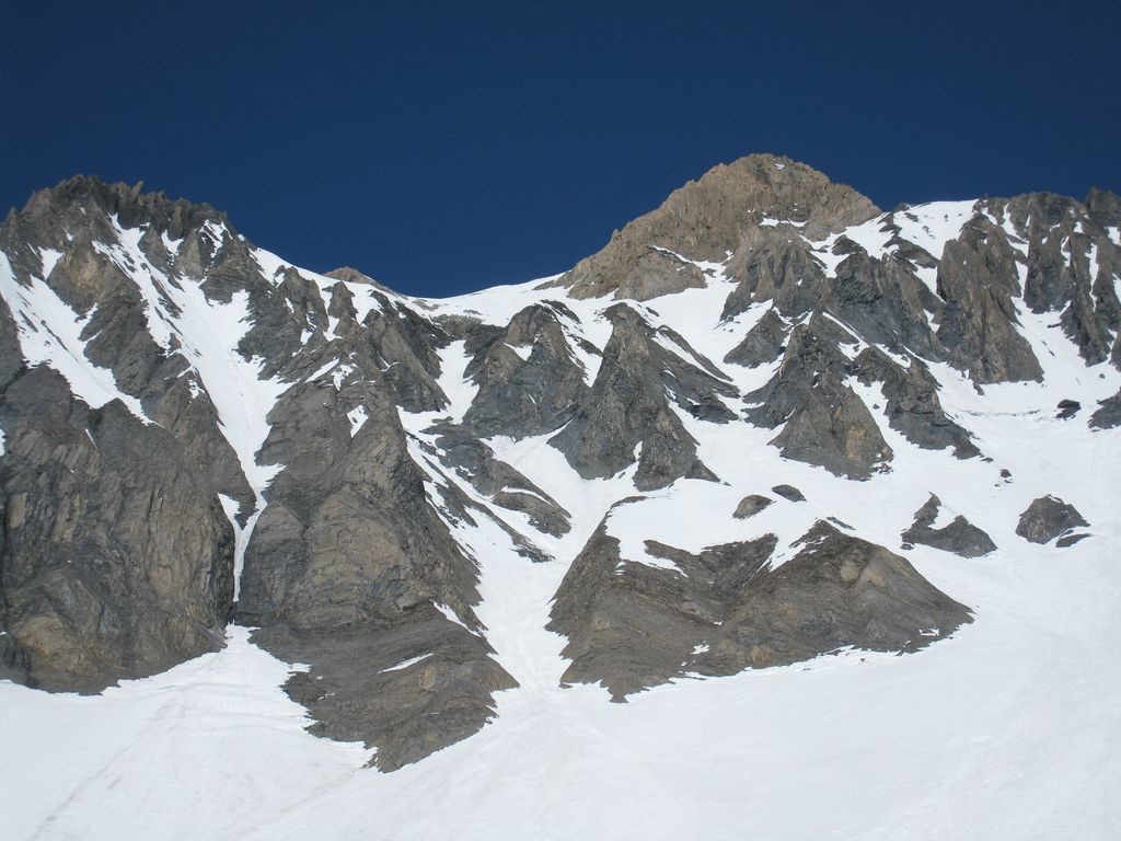Au pied de la face SE de la Dent Parrachée