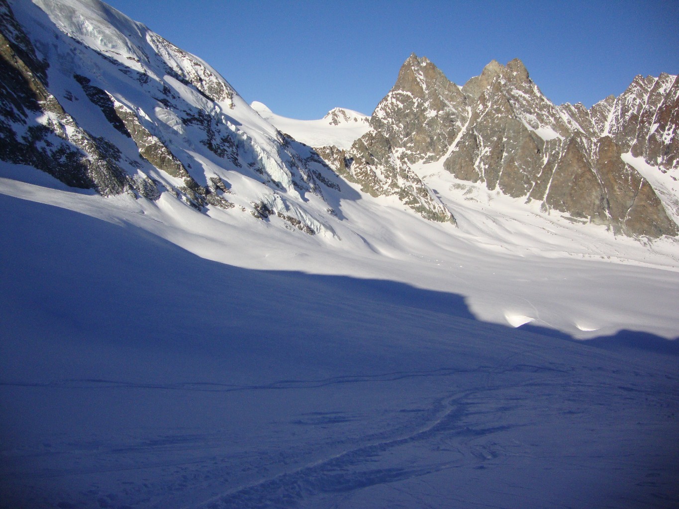 15.03.2012. Vue du pied du col du Mt Brûlé. Haut Glacier d'Arolla